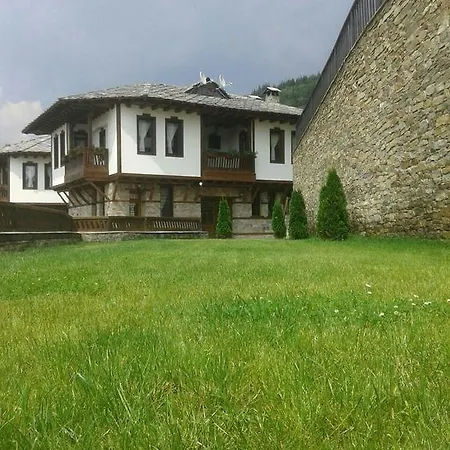 Casa de hóspedes Leshtenski Perli 3*