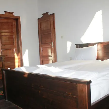 Casa de hóspedes Leshtenski Perli 3*